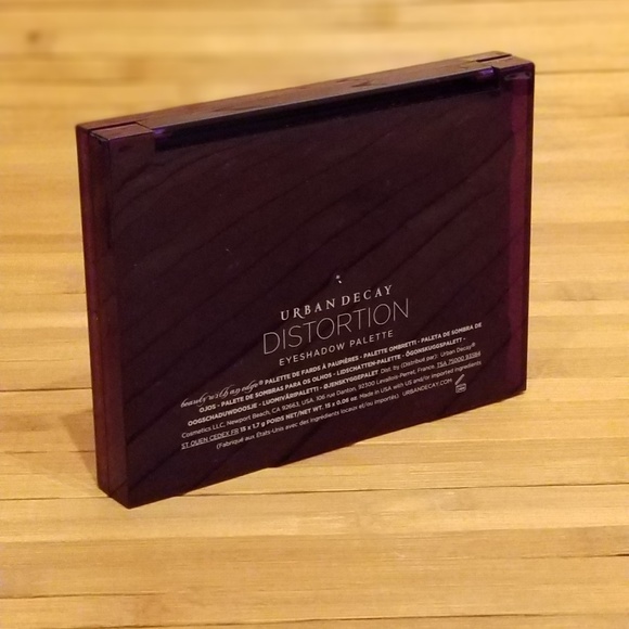Urban Decay Distortion Eyeshadow Palette - Picture 5 of 7
